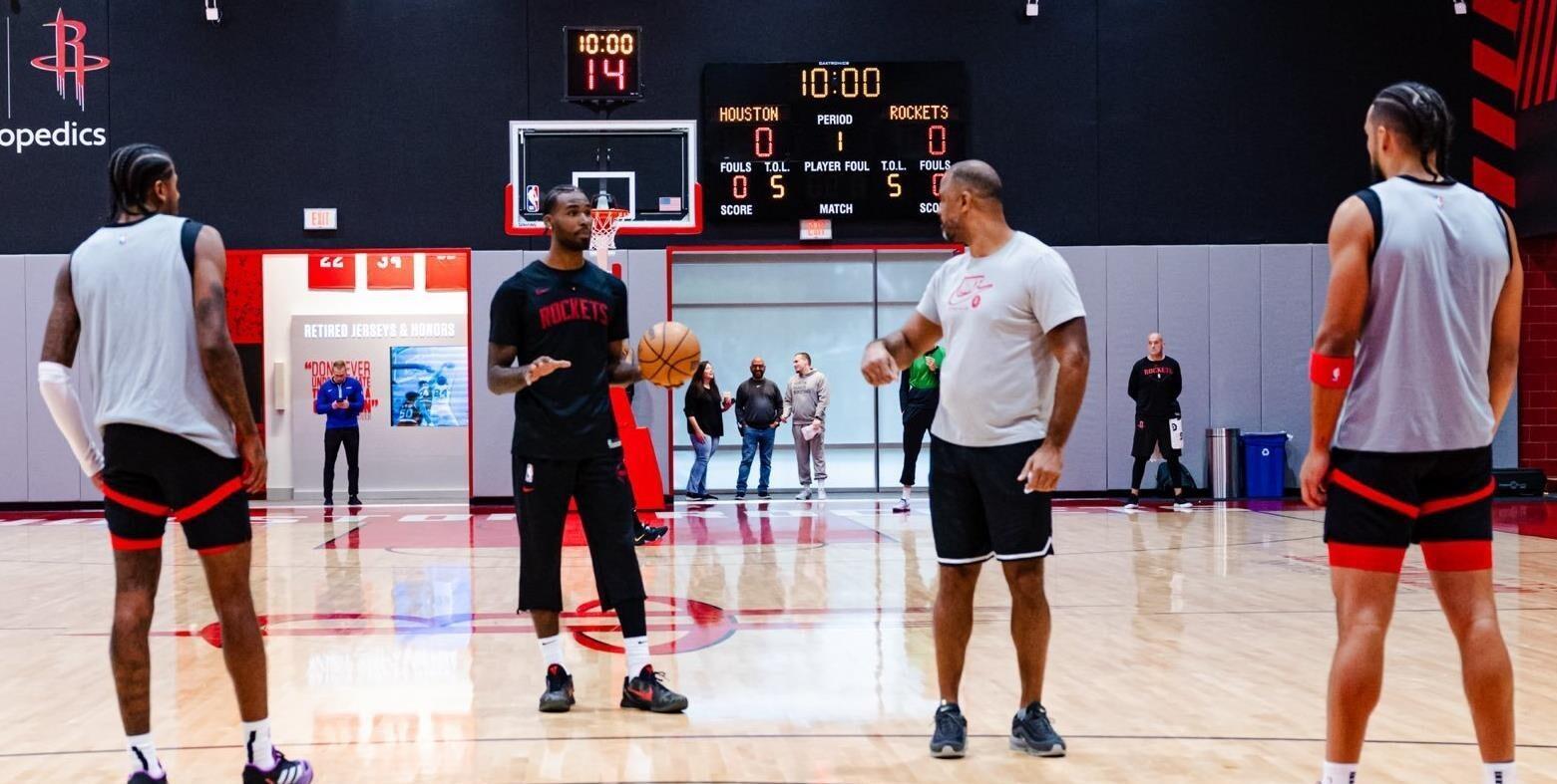 南宫娱乐-金州勇士迎欧超杯关键赛；今晚外线爆发；信心回归；更衣室氛围转暖(金州勇士直播)