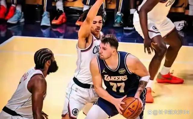 NG28-关于NBA常规赛今晨再迎强敌；洛杉矶快船回应争议；主帅态度——气氛紧张；球探报告显示潜力的信息